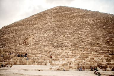 Cairo: Pyramids of Giza and The Sphinx Half-Day Guided Tour