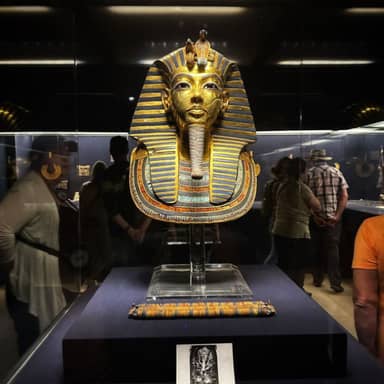 Cairo: Grand Egyptian Museum, Pyramids, Sphinx Tour & Lunch